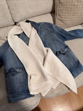 Abercrombie & Fitch Cream Knit With Blue Denim Label